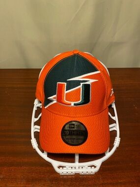 Miami Hurricanes New Era 2-Tone Neo 39THIRTY Fitted Cap with Logo Size M/L NWT